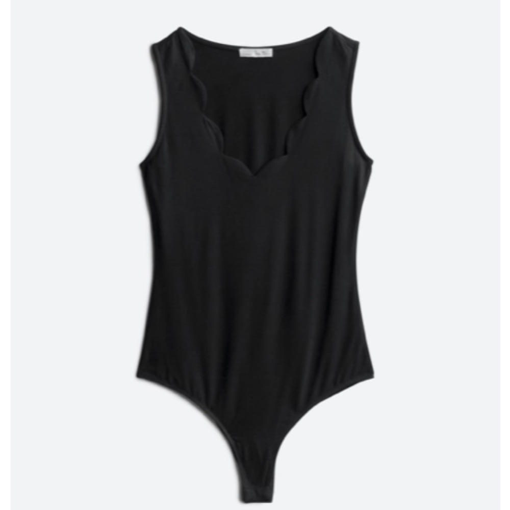 Nina Britton Sleevless Scallop Neckline Bodysuit